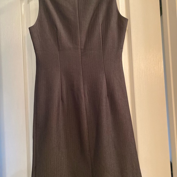 Beautiful Monroe & Main dress. Great office attire with a little flair - Picture 2 of 4